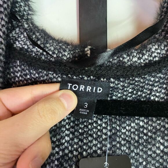 Torrid Hooded fuzzy Star Cardigan Black & White, Pockets, Stretch size 3… - Picture 12 of 16
